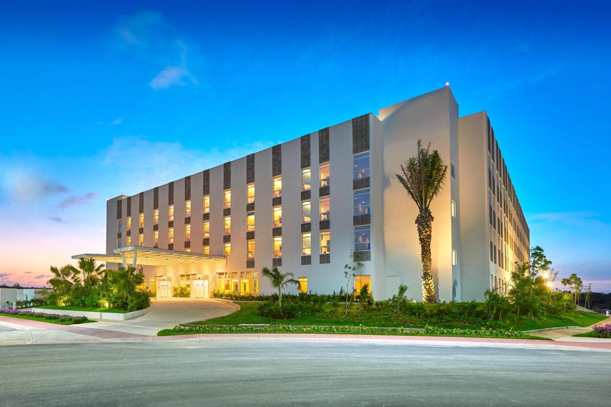 City Express Plus By Marriott Cancun Aeropuerto Riviera Hotel Exterior photo